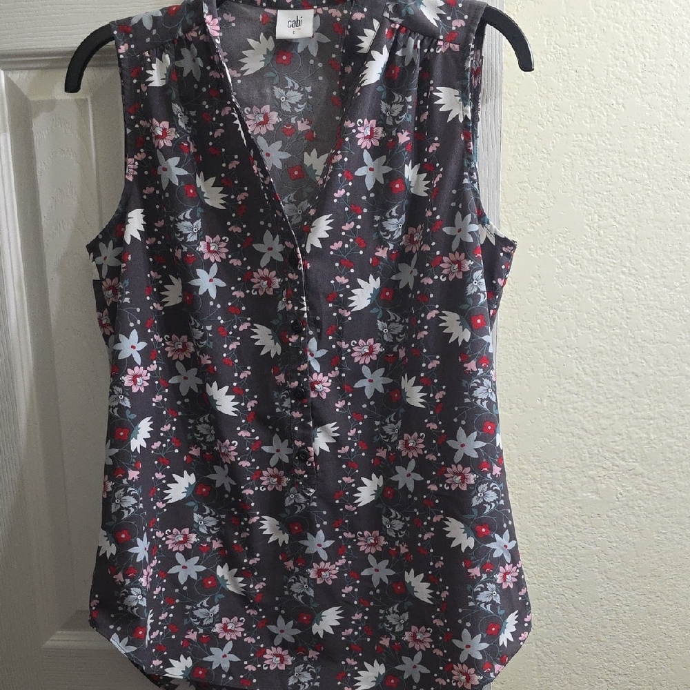 CAbi Sleeveless Floral Blouse - Charcoal and Red Size S